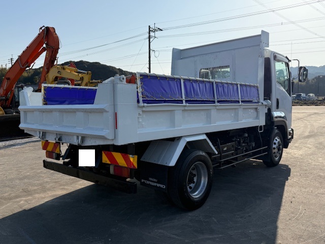 いすゞ4tダンプ